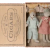 Maileg Mum And Dad Mice In Cigar Box Checks -Maileg 17 2301 01 1000x 91988.1649267210