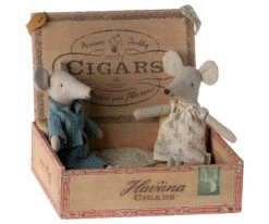 Mum & Dad Mice In Cigar Box -Maileg 17 3302 00 01