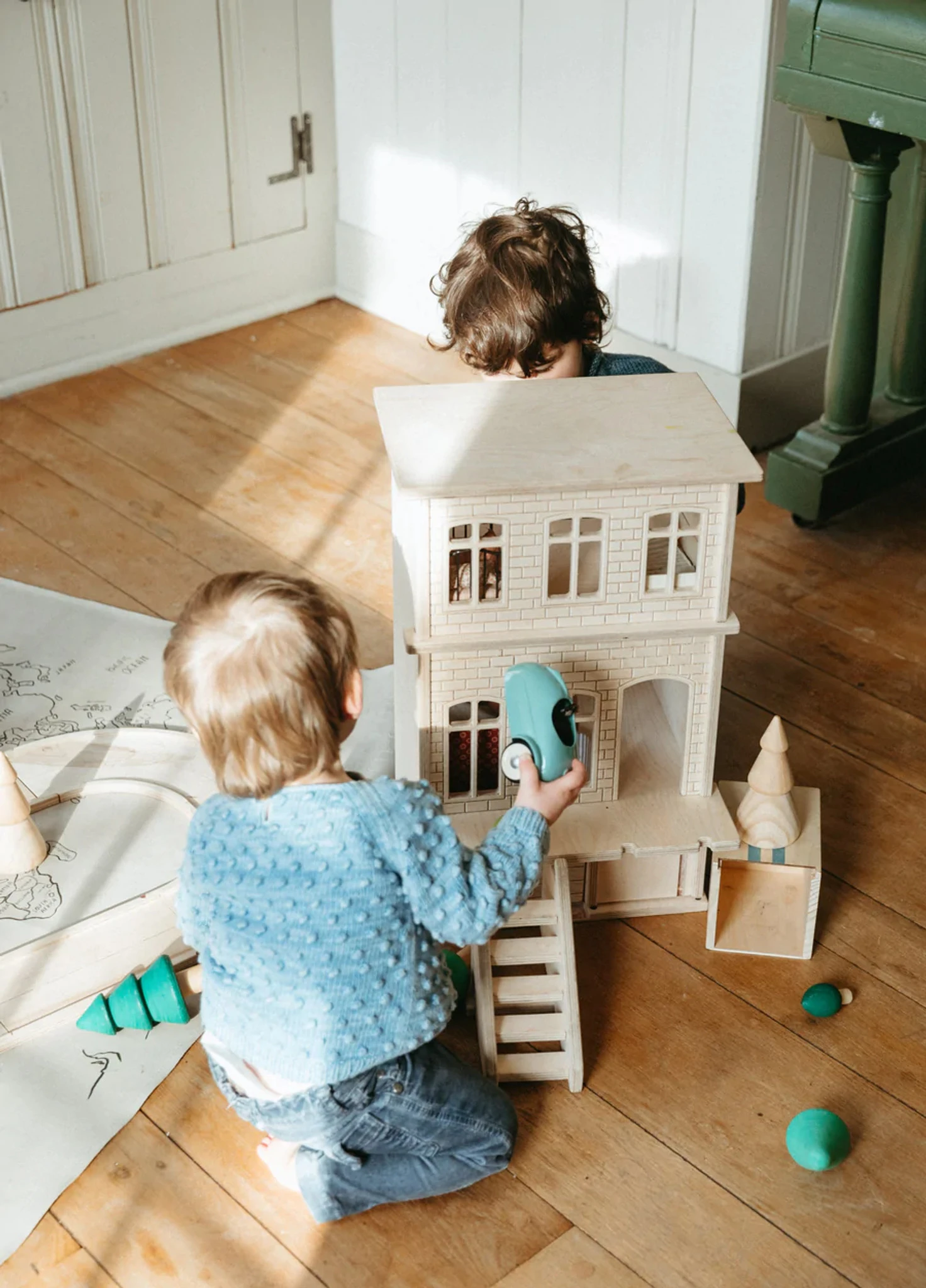 Maileg Brooklyn Wooden Dollhouse 5 Maileg Brooklyn Wooden Dollhouse - Image 3