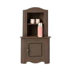 Maileg Miniature Corner Cabinet - Brown -Maileg Maileg Miniature Corner Cabinet Brown Dollhouse Accessories 3