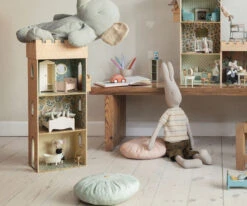 Maileg Castle With Mirror -Maileg image 06b1ab9f 7e49 4105 9f0e f96d9055566c 2048x 17381.1662737840