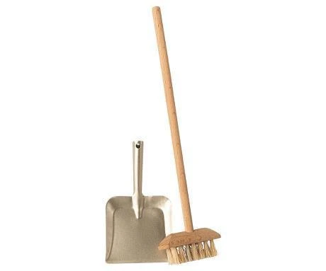 Maileg - Broom & Dustpan 3 Maileg - Broom & Dustpan